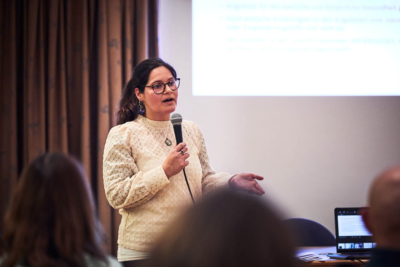 Sunita Schwarz während eines Seminars